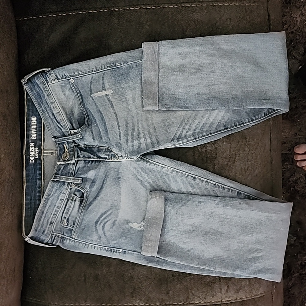 Levi Capris